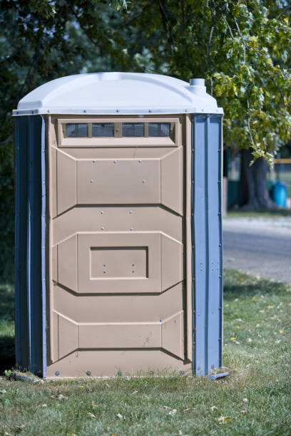 Porta potty delivery and setup in Clarkston Heights Vineland, WA